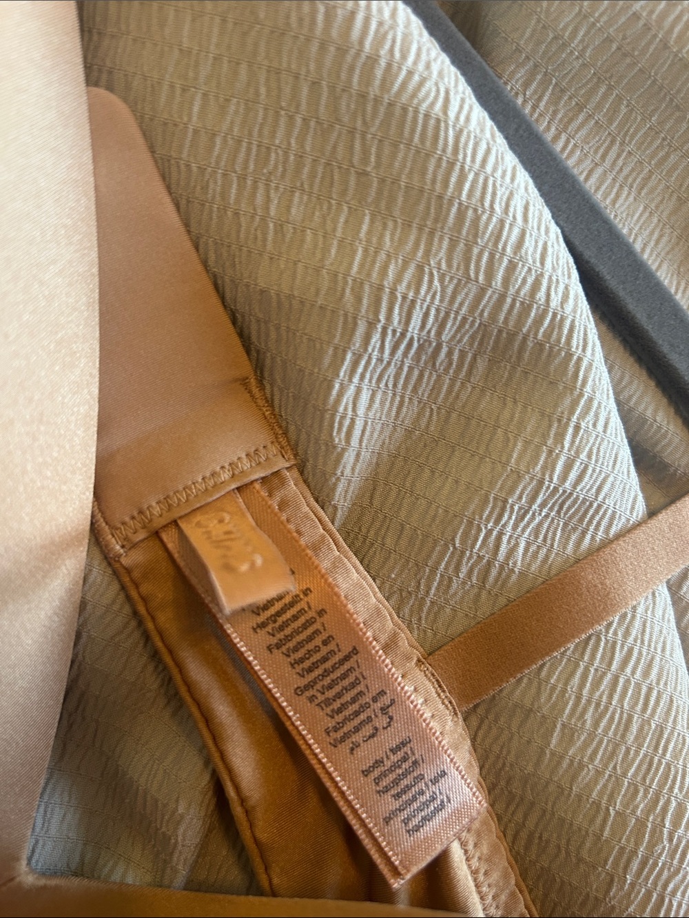 Skims - Seamless Light Support T-Shirt Bra - Brown - Picture 2 of 6